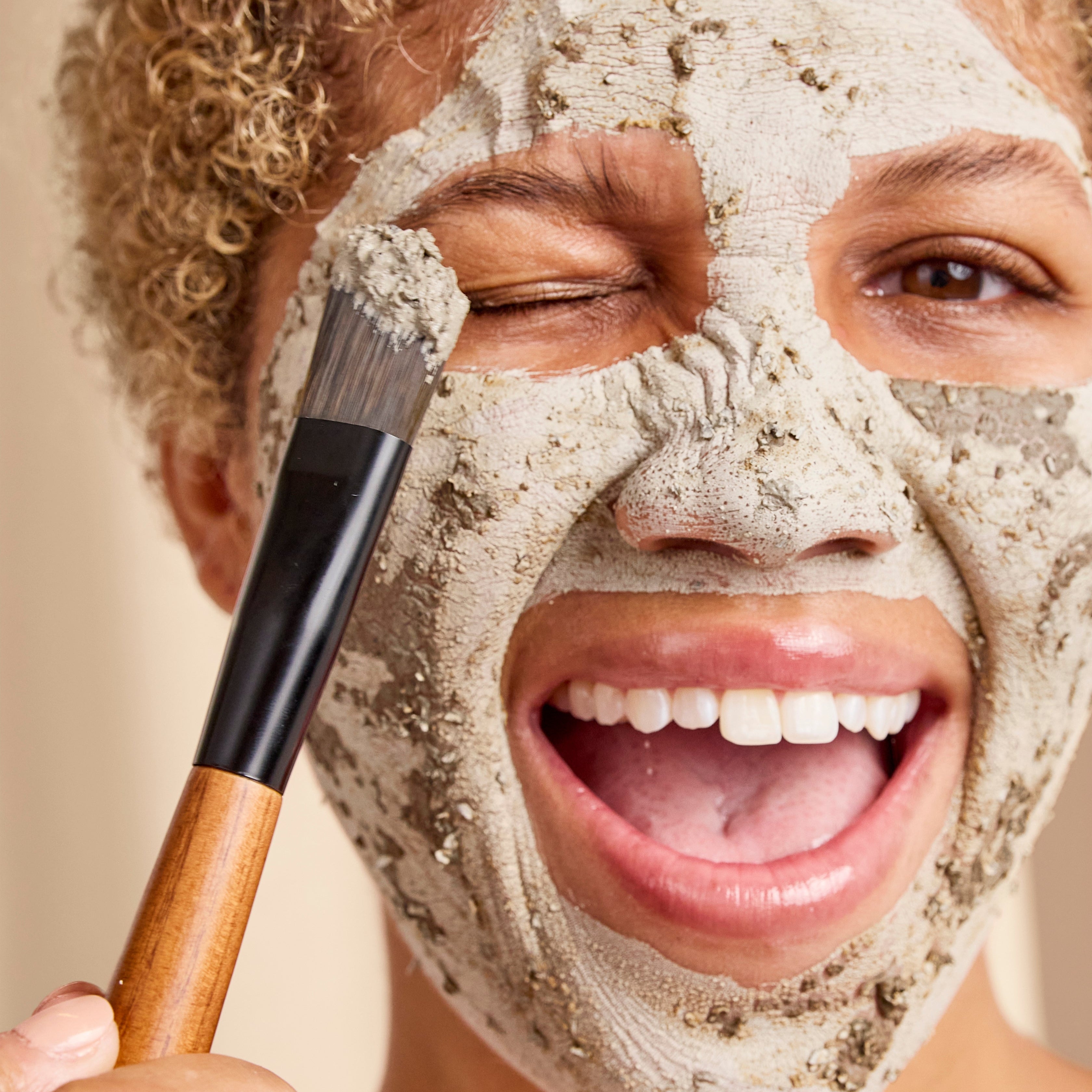 The Body Shop Charcoal Pore-Minimising Mask