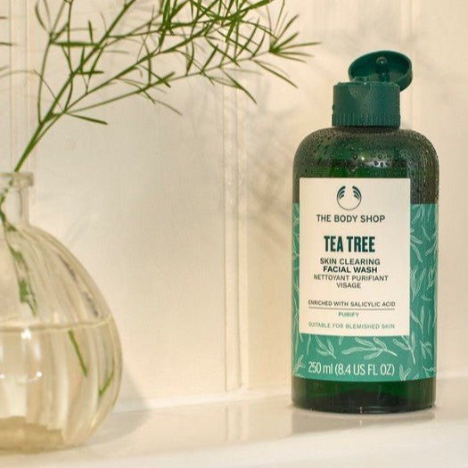 The Body Shop Tea Tree Skin Clearing Facial Wash