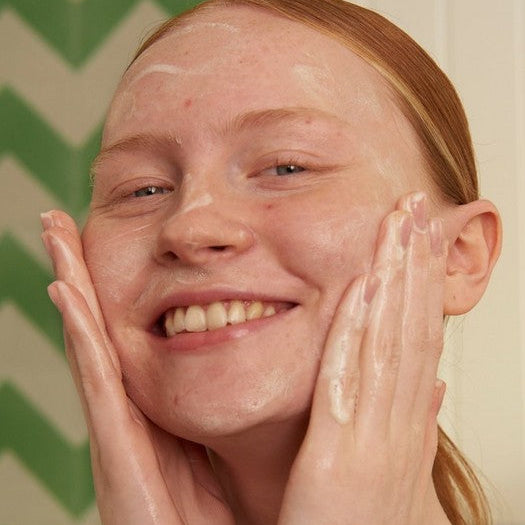 The Body Shop Tea Tree Skin Clearing Facial Wash